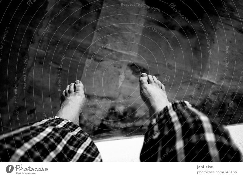 hangout Well-being Contentment Relaxation Calm Freedom Summer Sunbathing Human being Masculine Man Adults Legs Feet 1 Pants Barefoot Wait Trust Serene Boredom