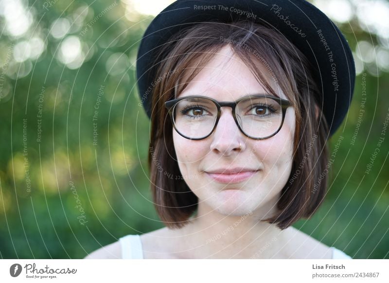 young pretty woman, hat, glasses, green Lifestyle Beautiful Hair and hairstyles Face Feminine Young woman Youth (Young adults) Head Eyes 1 Human being