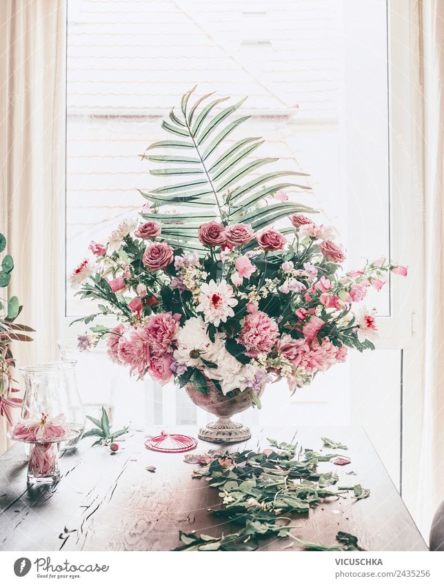 Festive flower decoration classic bouquet on the table Elegant Design Life Summer Event Nature Plant Rose Bouquet Love Jump Pink Arranged great festive