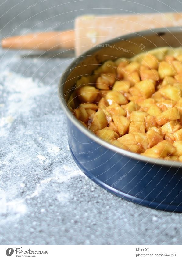 apple pie Food Fruit Apple Dough Baked goods Cake Dessert To have a coffee Mother's Day Delicious Sweet Appetite Apple pie Rolling pin Fruit flan Baking tin