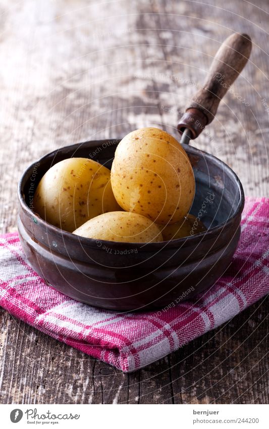 Gang of Four Food Vegetable Organic produce Vegetarian diet Diet Pot Uniqueness Potatoes Potatoes in their jackets Bowl Ancient Dish towel Towel Wood