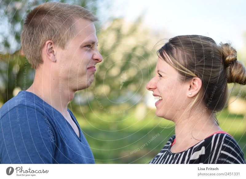 Huh??? - young couple, skeptical, questioning Vacation & Travel Couple Partner 2 Human being 18 - 30 years Youth (Young adults) Adults Blonde Braids To talk