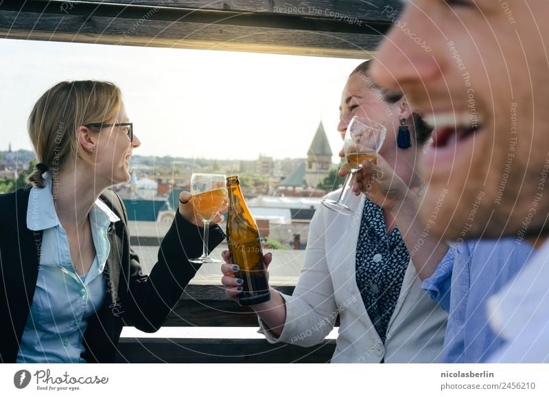 Young business people on the roof terrace at the Afterwork Beer Beverage Wine Lifestyle Style Leisure and hobbies Flat (apartment) Dream house Night life Event