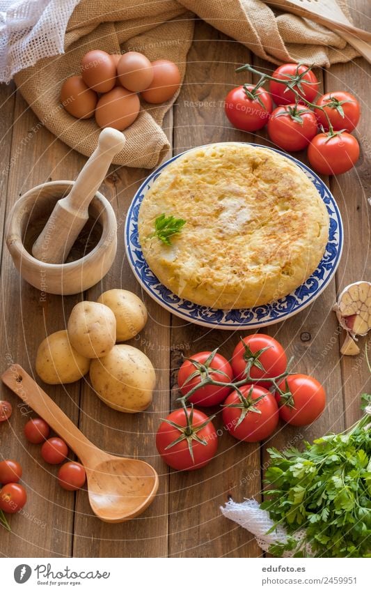 Traditional spanish omelette. Vegetable Nutrition Lunch Dinner Pan Life Restaurant Green White Spain Baking Basil Linen Cooking Dish Garlic Omelette Onion