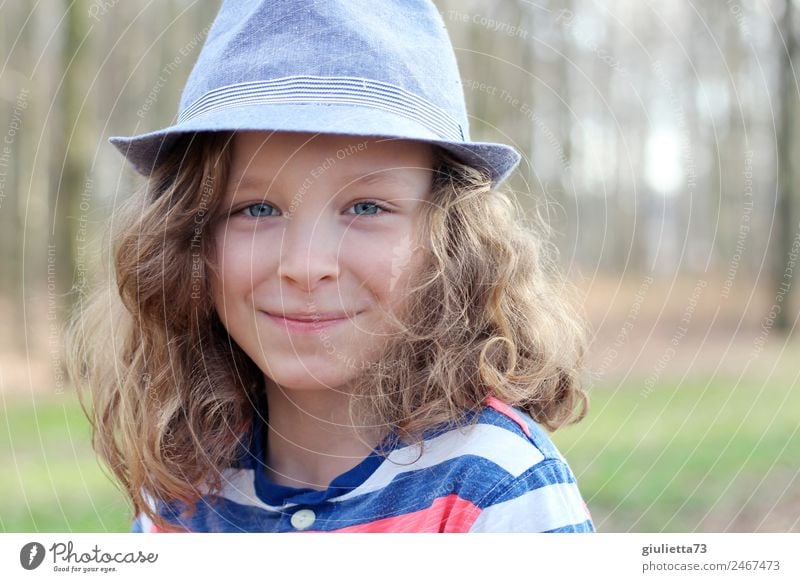 Way of life with a hat all the way. Child Boy (child) Infancy Life 1 Human being 8 - 13 years Summer Hat Blonde Long-haired Curl Smiling Cool (slang) Brash