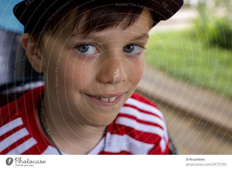 Schoolchild with umbrella cap Vacation & Travel Trip Child Face 3 - 8 years Infancy Motoring Street Vehicle Bus Cap Observe Brash Joy Leisure and hobbies Happy