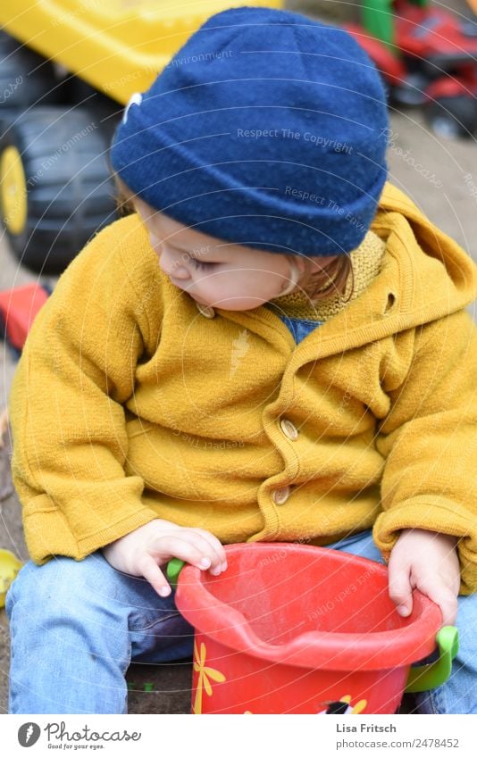 child playing, bucket, cap Leisure and hobbies Playing Sandpit Bucket Vacation & Travel Toddler 1 Human being 1 - 3 years Jacket Cap Discover Authentic Blue