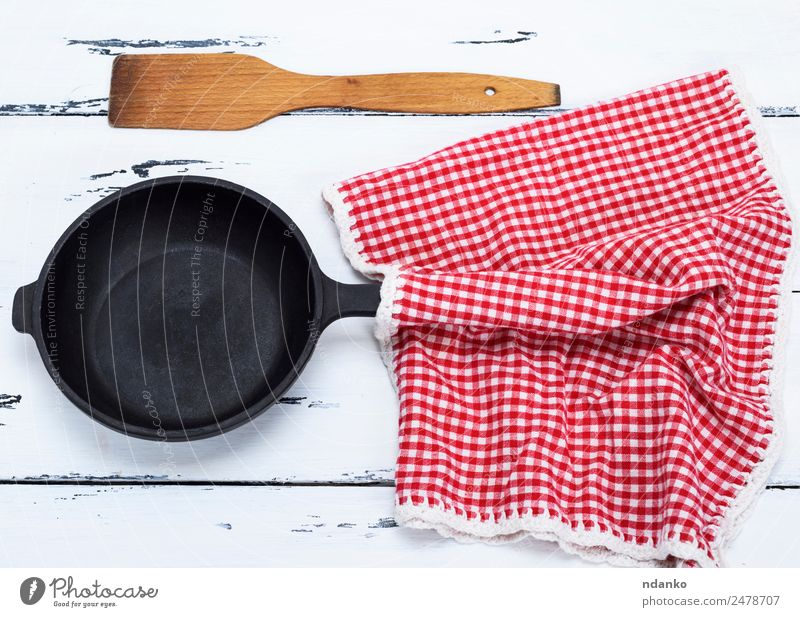 empty black round cast-iron frying pan Pan Spoon Table Kitchen Metal Old Above Clean Red Black White Cast skillet Frying Top Vantage point Culinary cooking food