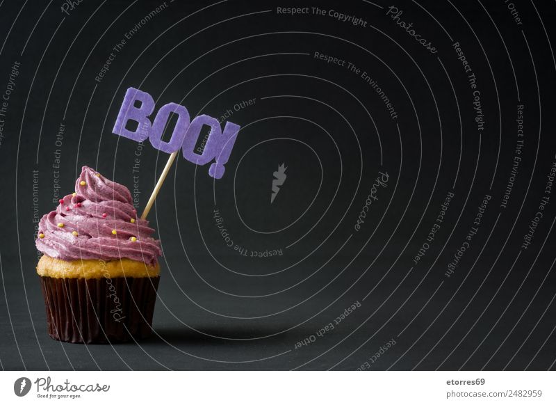 Halloween cupcake Food Cake Dessert Candy Hallowe'en Fresh Good Sweet Violet Black Cupcake Fear Baked goods Purple Communication October Seasons Holiday season