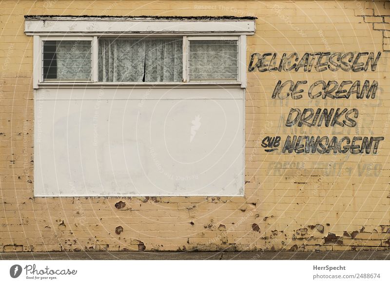 writing on the wall Downtown Old town House (Residential Structure) Manmade structures Building Wall (barrier) Wall (building) Window Characters Exceptional