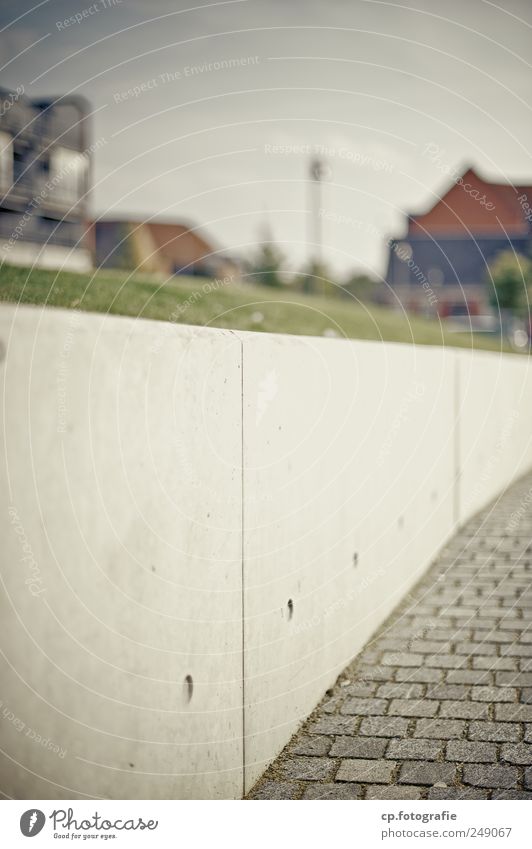 nasally Beautiful weather Town Wall (barrier) Concrete Paving stone Cobbled pathway House (Residential Structure) Mast Gravel bed Day Shallow depth of field