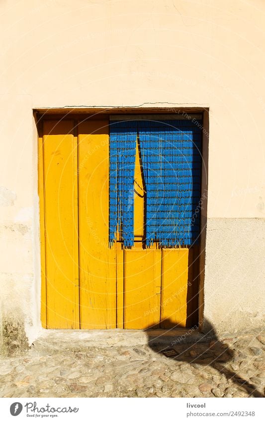 yellow door, hervas-caceres House (Residential Structure) Art Village Town Building Architecture Facade Balcony Street Old Uniqueness Small Retro Yellow Rustic