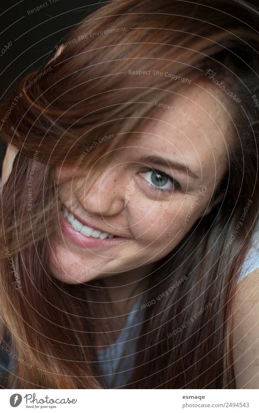 portrait of smiling young woman with freckles Lifestyle Joy Beautiful Skin Face Healthy Wellness Human being Young woman Youth (Young adults)