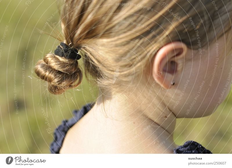 the mug in the neck .. Child Girl Infancy Skin Head Hair and hairstyles Face Ear 1 Human being 3 - 8 years Environment Nature Summer Beautiful weather Soft