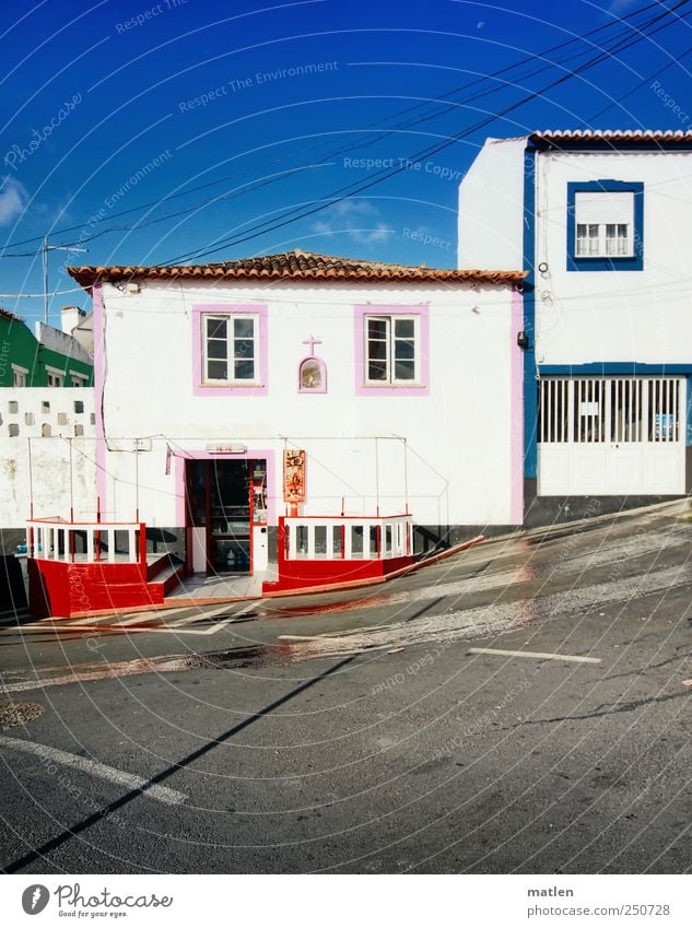 House on the mountain Village Pedestrian precinct Deserted House (Residential Structure) Wall (barrier) Wall (building) Terrace Window Door Roof Street