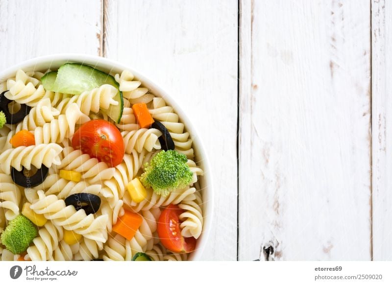 Pasta salad Food Healthy Eating Dish Food photograph Vegetable Lettuce Salad Dough Baked goods Nutrition Vegetarian diet Bowl Summer Fresh Good Green Red White