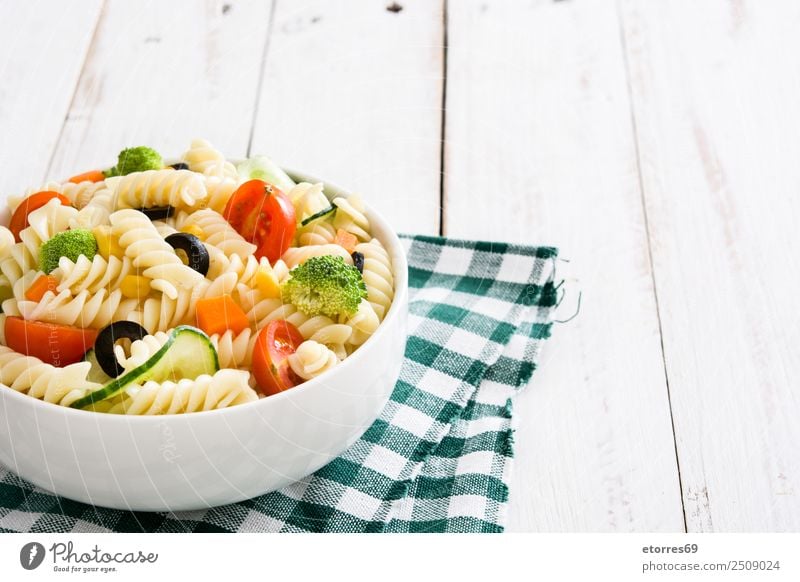 Pasta salad Food Healthy Eating Dish Food photograph Vegetable Lettuce Salad Dough Baked goods Nutrition Vegetarian diet Bowl Summer Fresh Good Green Red White