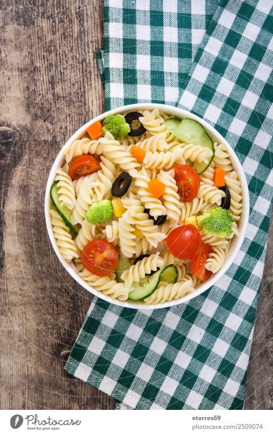 Pasta salad Food Lettuce Salad Dough Baked goods Nutrition Lunch Vegetarian diet Bowl Summer Fresh Good Green Red Vegetable Tomato Broccoli Olive Macaroni