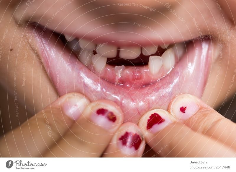 gap between one's teeth Healthy Human being Child Girl Mouth Lips Teeth Fingers 1 3 - 8 years Infancy To hold on Brown Orange Red Joy Enthusiasm Self-confident