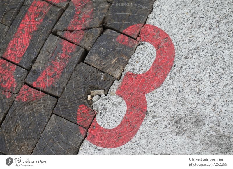 03 Industrial plant Factory Wall (barrier) Wall (building) Floor covering Concrete Wood Sign Digits and numbers Red Past Transience Dye Varnish sprayed