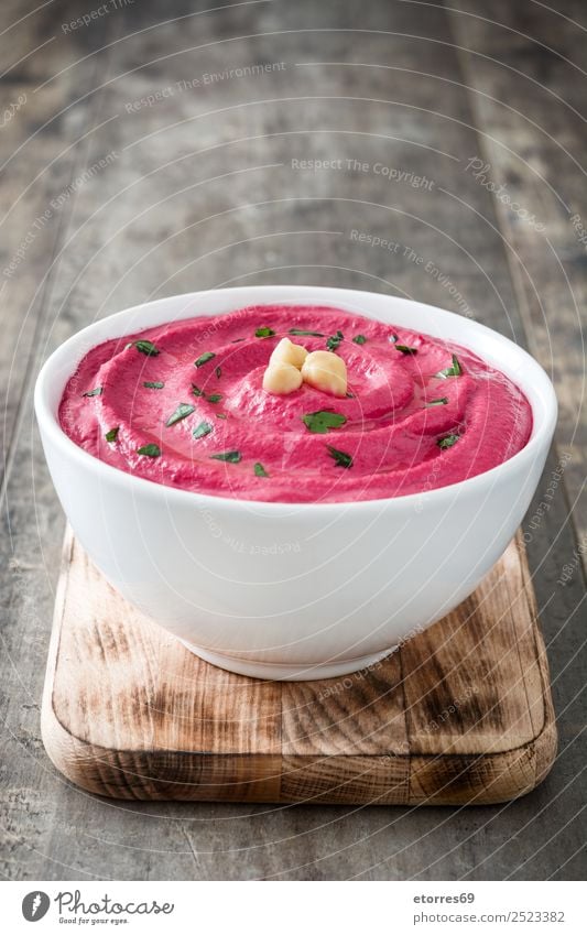 Beet hummus Food Healthy Eating Dish Food photograph Bread Nutrition Vegetarian diet Diet Bowl Table Wood Fresh Red beet Lemon Coriander Vegan diet Snack Olive