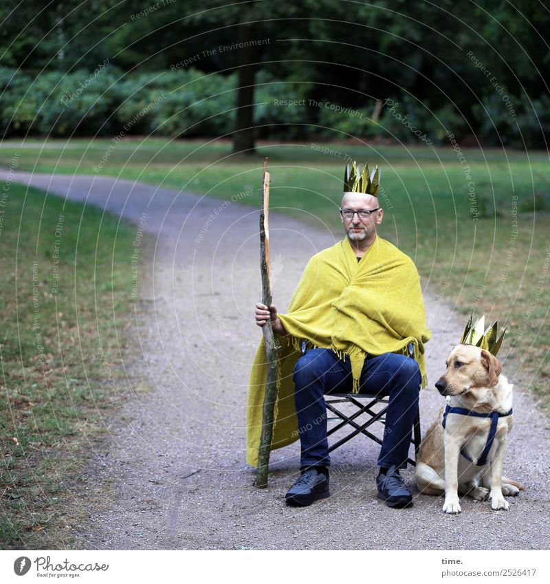 King Mo and his Chair-Man Masculine Adults 1 Human being Art Sculpture Stage play Actor Park Jeans Cloth Eyeglasses Sceptre Crown Dog lead Animal To hold on Sit