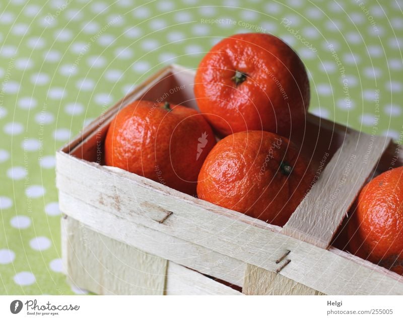 reach for.... Food Fruit Orange Tangerine Nutrition Vegetarian diet Basket Chip basket Point Lie Esthetic Authentic Fragrance Fresh Delicious Round Juicy Green