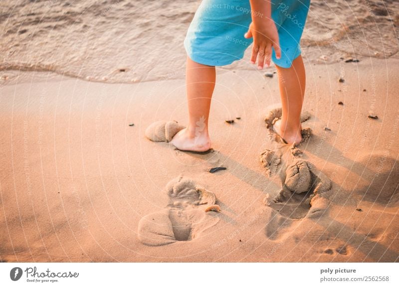 Child makes tracks in the beach sand Leisure and hobbies Playing Vacation & Travel Tourism Summer vacation Toddler Boy (child) Infancy Life Legs Feet