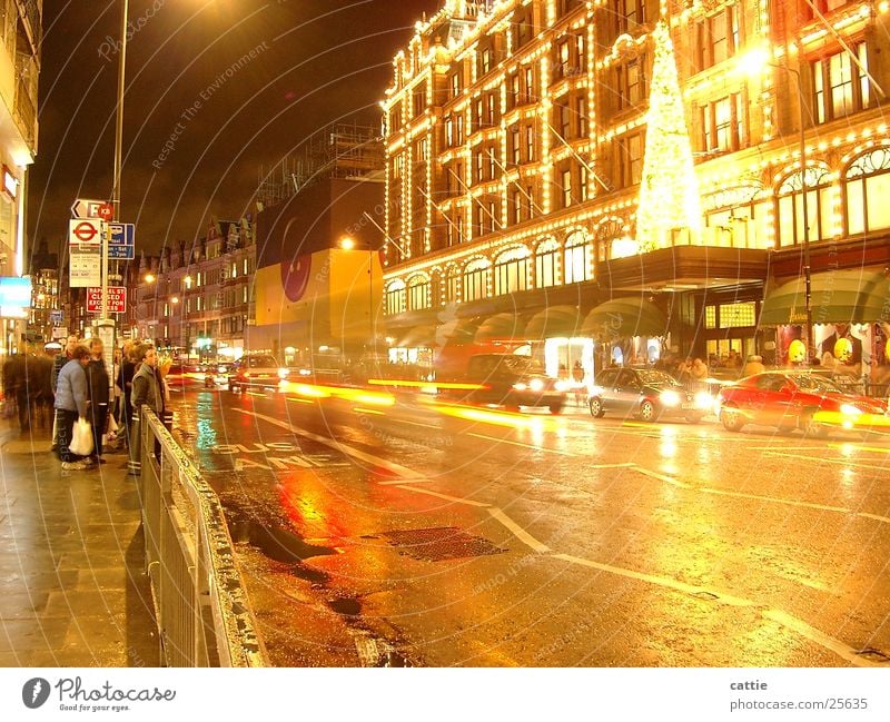 waiting@night Harrods Night Transport Illuminate Festive Adorned Wet Cold Night shot Long exposure London Vehicle Fresh Means of transport Wait Road traffic