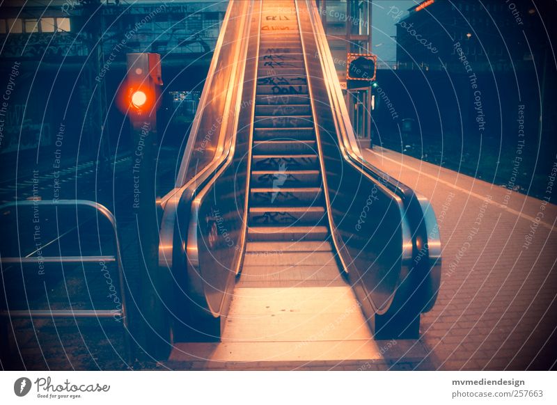 Urban escalator Town Train station Stairs Passenger traffic Public transit Train travel Pedestrian Rail transport Commuter trains Platform Escalator Fear