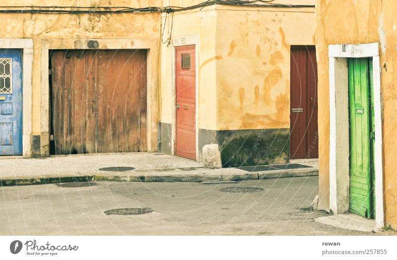 door and gate Village Small Town House (Residential Structure) Manmade structures Building Architecture Wall (barrier) Wall (building) Facade Street