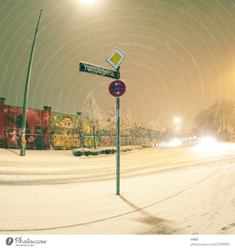 Tumblinger Street Winter Weather Snow Snowfall Munich Town Deserted Manmade structures Wall (barrier) Wall (building) Tourist Attraction Transport Motoring