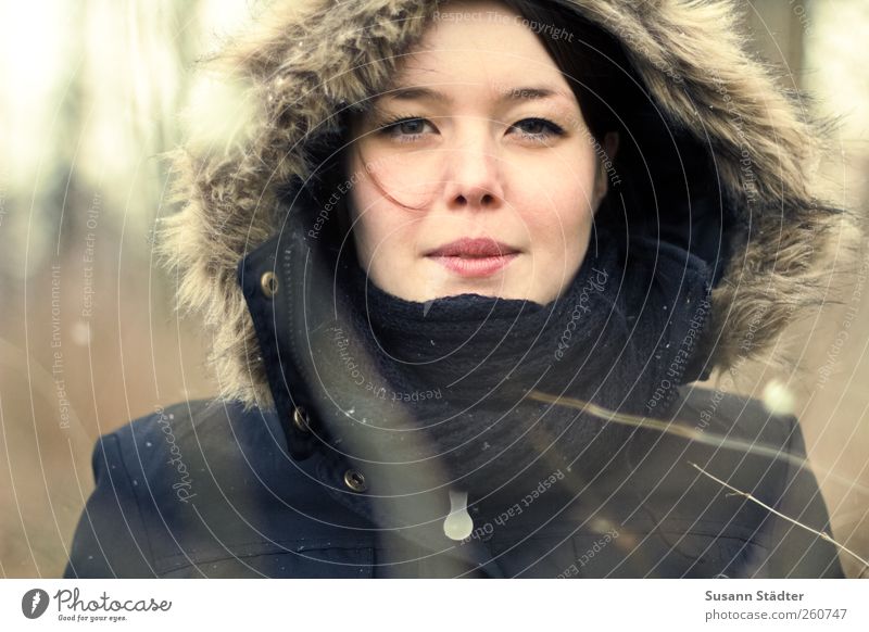 el sue Feminine Woman Adults Head 1 Human being Jacket Coat Fur coat Scarf Cap Black-haired Brunette Snow White Blur Winter Bushes Strand of hair Beautiful