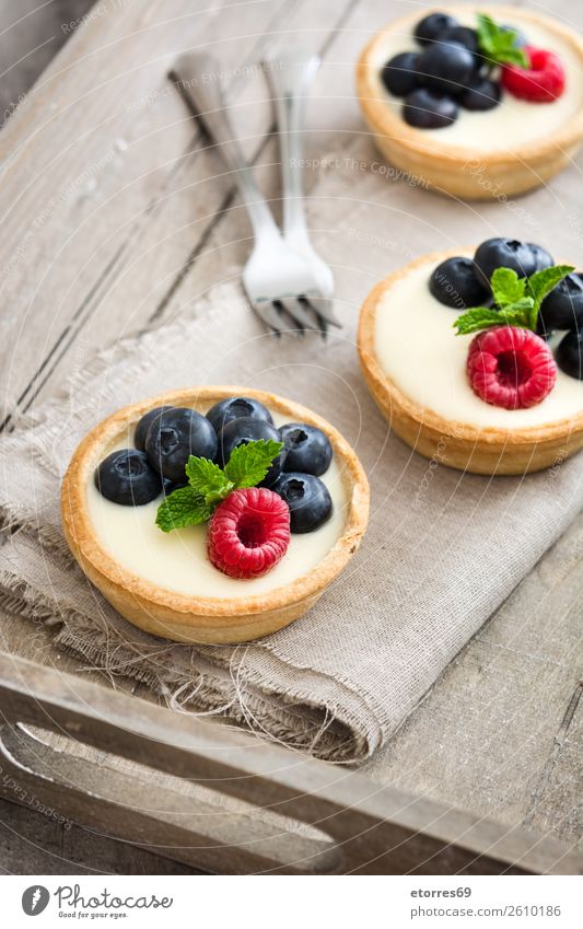 Delicious tartlets with raspberries and blueberries Tartlet Blueberry Raspberry Fruit Dessert Food Healthy Eating Food photograph Dish Cream custard Snack