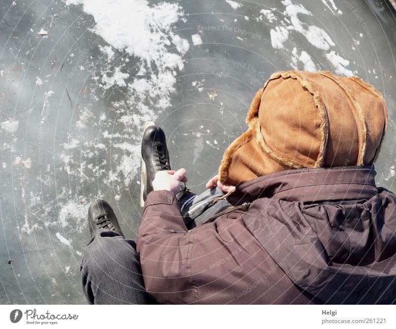 ready to go... Leisure and hobbies Winter Winter sports Ice-skating Ice-skates Human being Masculine Man Adults Male senior Senior citizen Life 1