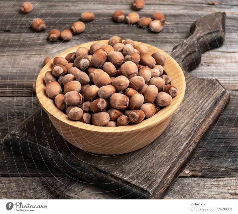 hazelnut nuts Fruit Vegetarian diet Bowl Table Wood Old Eating Fresh Juicy Brown filbert food Organic Mature seed husk Nutshell Consistency many dry