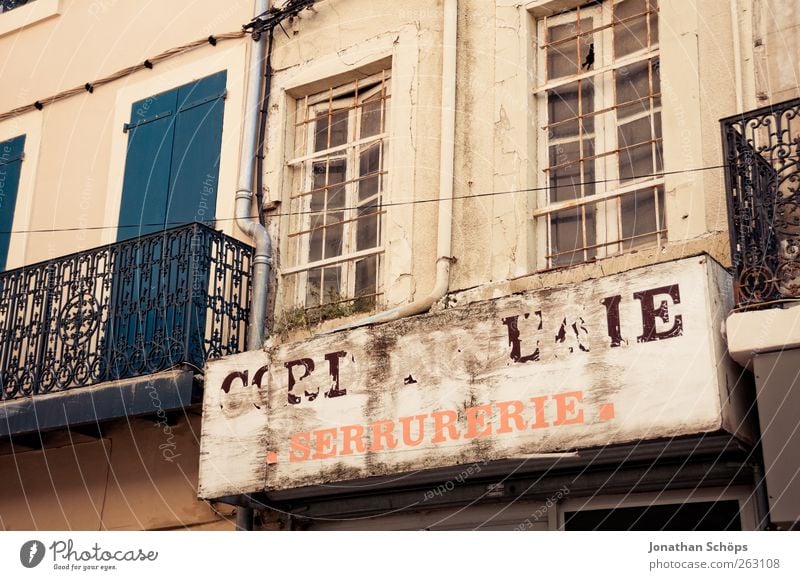 Narbonne XIV France House (Residential Structure) Manmade structures Building Architecture Facade Old Signs and labeling Characters Letters (alphabet) Flake off