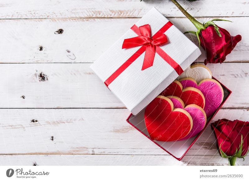 Heart-shaped cookies in gift box for Valentine's Day Cookie Food Healthy Eating Food photograph Dessert Baked goods fondant Sugar Sweet Candy Butter Home-made