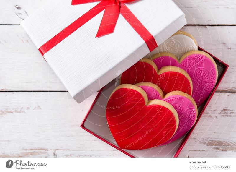 Heart-shaped cookies in gift box for Valentine's Day Cookie Food Healthy Eating Food photograph Dessert Baked goods fondant Sugar Sweet Candy Butter Home-made