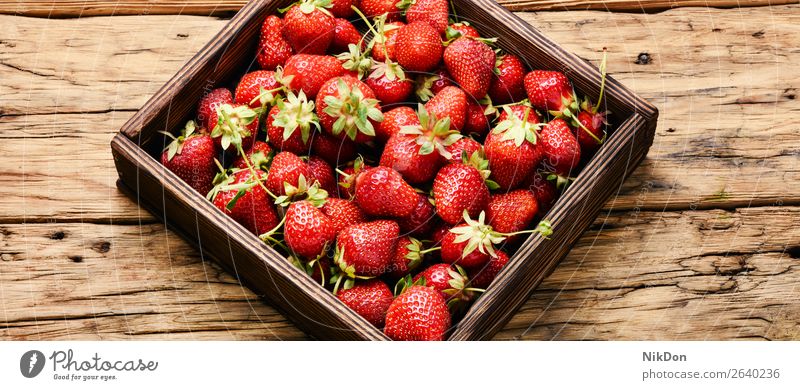 box of strawberries ripe strawberry food red fruit fresh juicy sweet organic green healthy closeup tasty summer dessert freshness leaf delicious vitamin natural