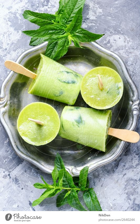 Homemade ice cream with mint ice-cream sundae spearmint sweet dessert food summer frozen cold flavor icecream dairy creamy green sorbet pistachio flavour leaf