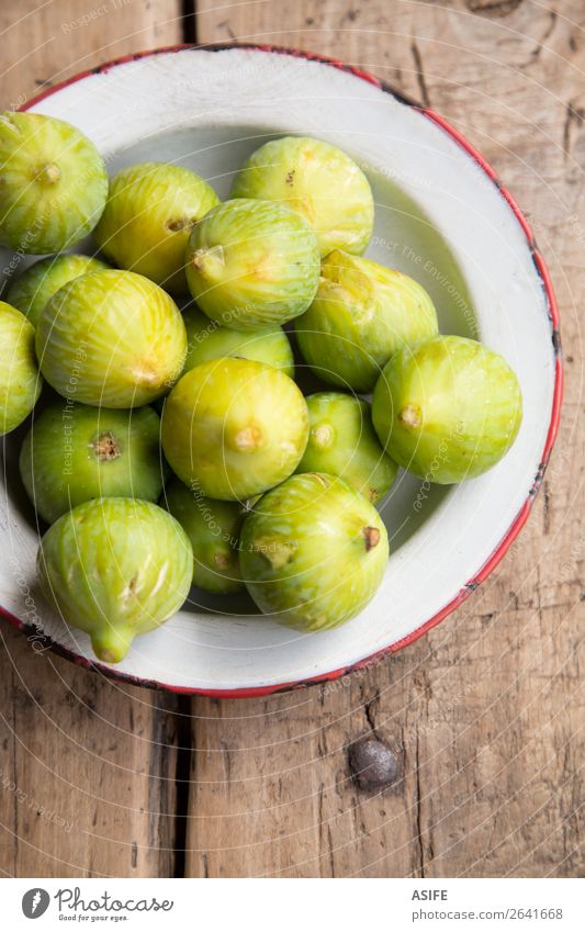 Green figs on a rustic table Fruit Diet Table Nature Wood Old Fresh Juicy Mature food healthy sweet Organic Mediterranean fiber Rustic Dish Porcelain