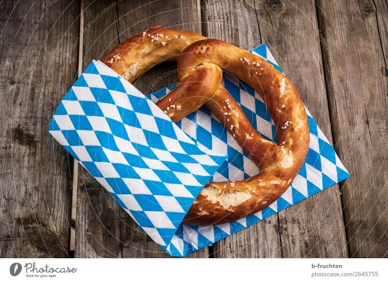 Fresh pretzel Food Dough Baked goods Roll Nutrition Buffet Brunch Picnic Wood Select To enjoy Oktoberfest Pretzel Bavarian Blue-white Napkin Waiter Beer table