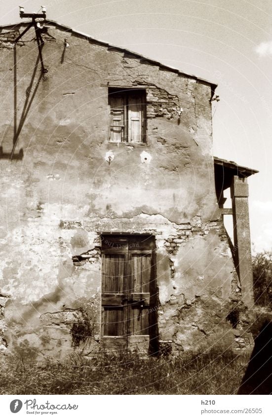 house.italy1 House (Residential Structure) Building Architecture fall apart detailed view Black & white photo Moody