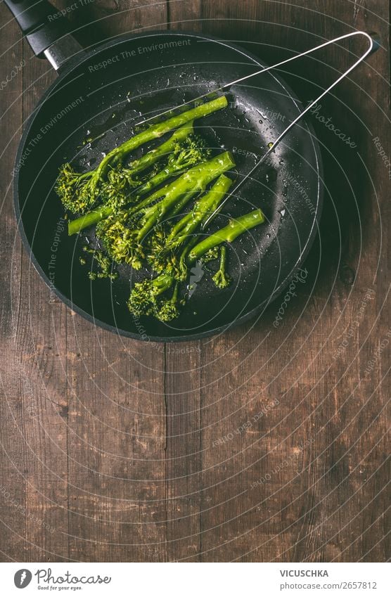 Broccoli in a black pan Food Vegetable Nutrition Lunch Organic produce Vegetarian diet Diet Crockery Pan Style Design Healthy Eating Table Background picture