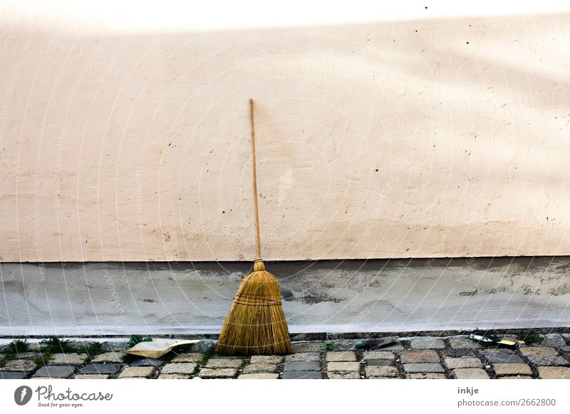 street sweeper Living or residing Craft (trade) Construction site Closing time Deserted Wall (barrier) Wall (building) Facade Street Lanes & trails Footpath