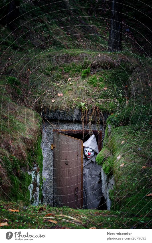 It's back Playing Hallowe'en Time machine Human being Androgynous Grass Forest Outskirts Coat Mask Aggression Exceptional Threat Dark Creepy Emotions Moody