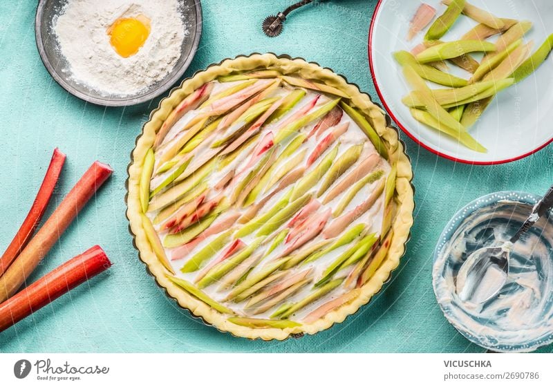 Shortcrust pastry Prepare rhubarb cake Food Cake Nutrition Organic produce Crockery Style Design Summer Living or residing Short-crust pastry Rhubarb Cooking