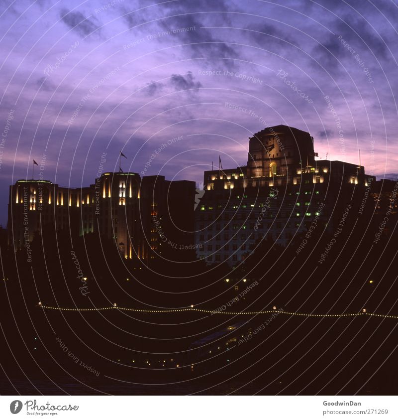 London. Capital city Downtown High-rise Bank building Facade Dark Authentic Large Colour photo Exterior shot Deserted Twilight Light Contrast