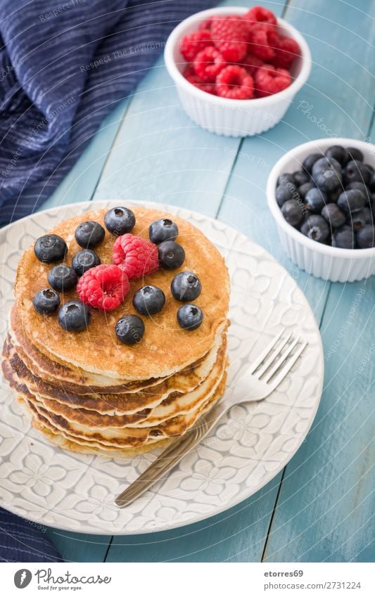 Pancakes with raspberries and blueberries Sweet Dessert Breakfast Blueberry Raspberry Berries Red Baking Food Healthy Eating Food photograph Dish Plate isolated